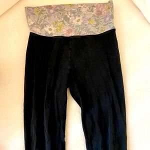 Victoria’s Secret leggings floral band